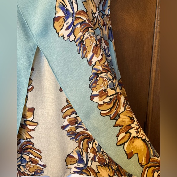 BCBGMaxAzria Maryssa Floral Blouse, sz Small - Picture 5 of 8